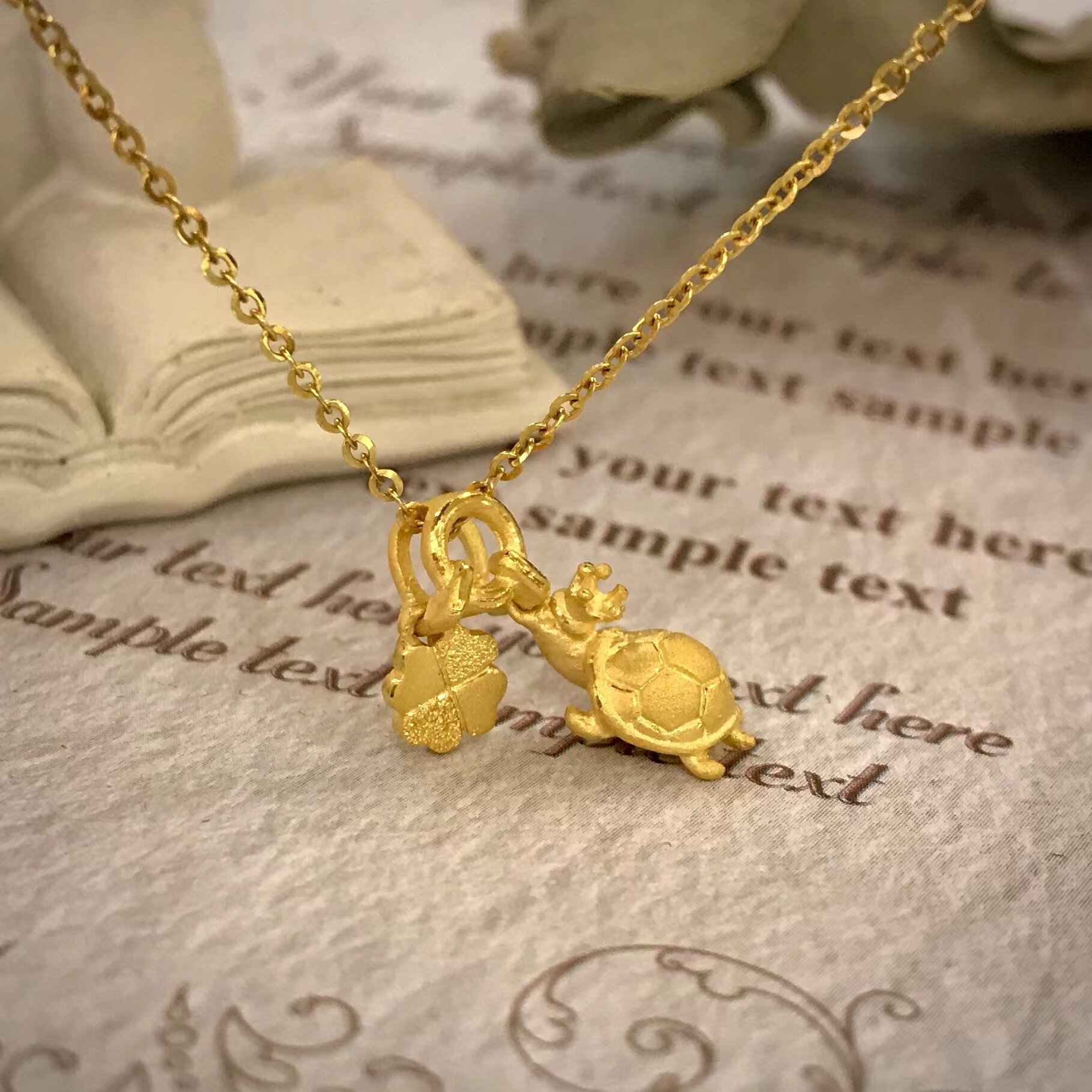 香港PINKBOX娉饰黄金四叶草皇冠小乌龟足金吊坠，女神必备神器💎💖-计价黄金吊坠-淘宝百科网