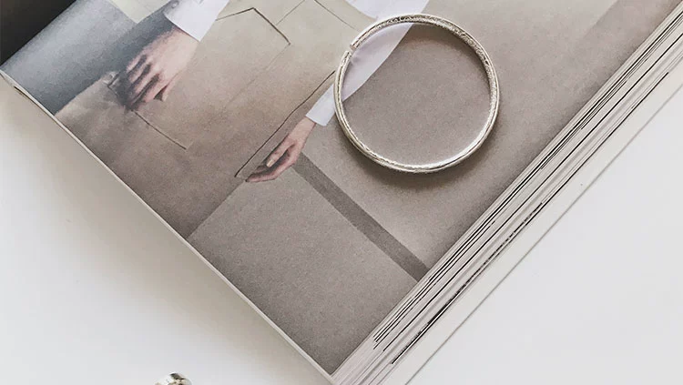 Phiên bản tiếng Hàn của vòng tay đơn giản dành cho sinh viên Châu Âu và Mỹ Vòng tay nữ boho nữ bạn gái đeo tay trang sức hoang dã thời trang mở vòng thạch anh tóc vàng