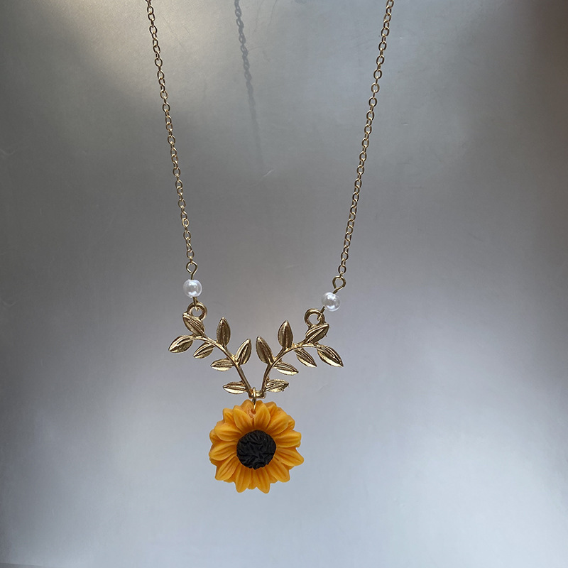 Retro Forest Style Super Fairy-Like Imitation Pearl Sunflower Necklace, Feminine and Fashionable Sunflower Pendant Necklace Retro Forest Style Super Fairy-Like Imitation Pearl Sunflower Necklace, Feminine and Fashionable Sunflower Pendant Necklace