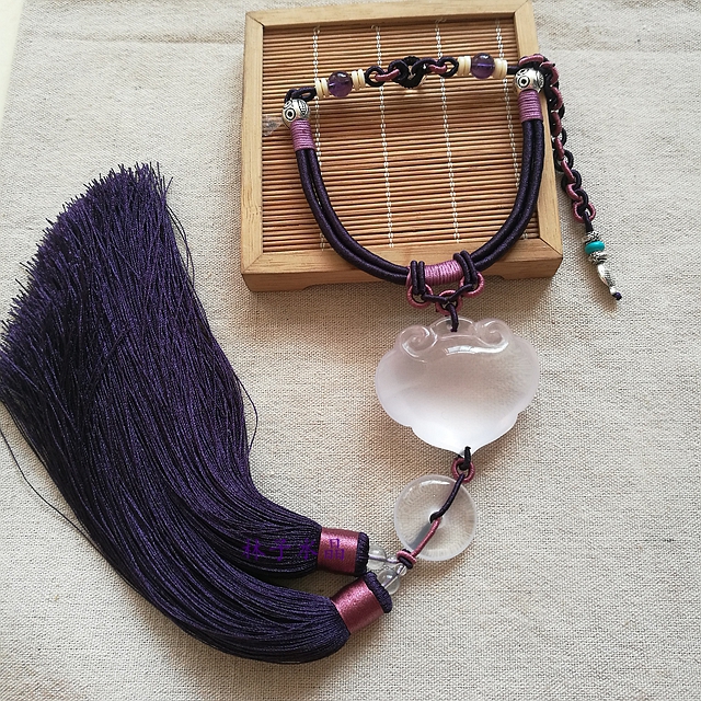 Pure handmade fine woven natural white ice crystal Ruyi Pingan buckle car hanging lock car interior products