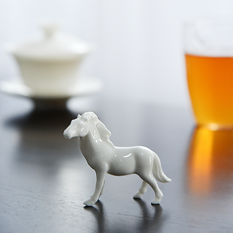 Hui shi dehua white porcelain eight horses mini Chinese tea pet desktop small place play kung fu tea set ceramic tea tea taking