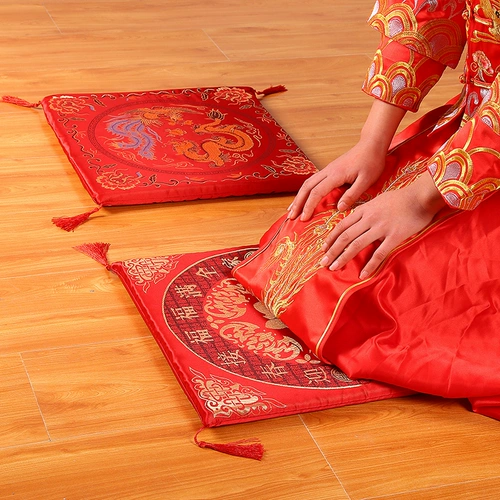 Свадебные ювелирные украшения на коленях