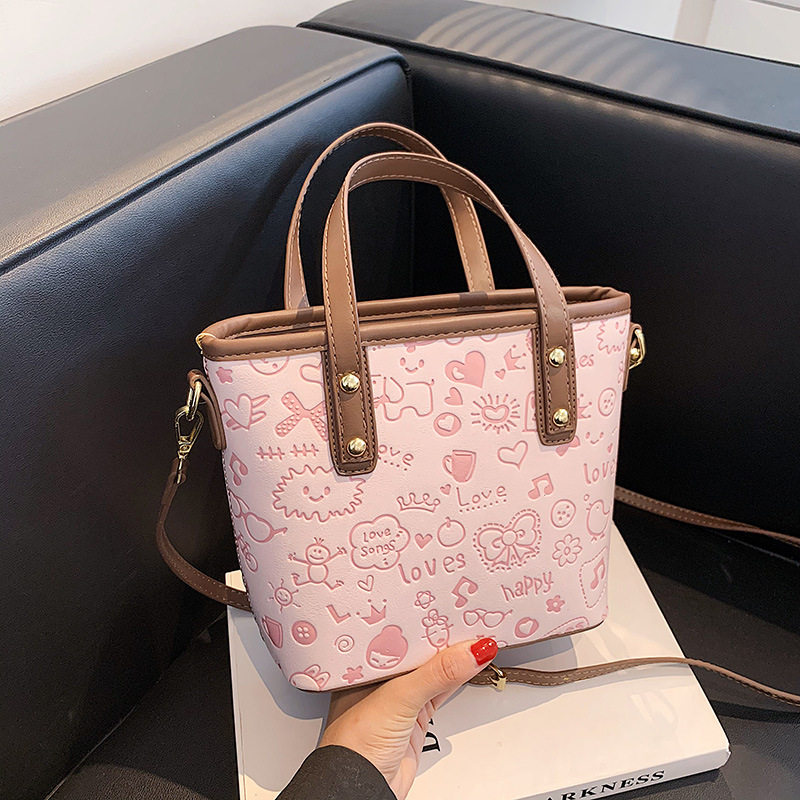 Picking up leaks and leaks Shanghai Cang God recommends 2022 new portable bucket bags Korean version of the trendy simple and fashionable bags