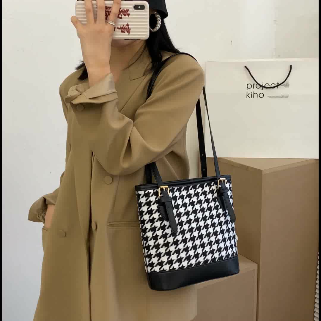 Pick up missed pick up missed big card recommendation 2021 new minimalist grid Large-capacity pack of women 2021 new wave fashion