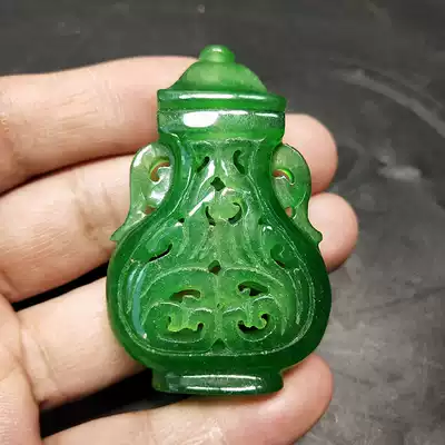 Ming and Qing dynasties, emperors, Green Emerald sachets, hand-held pieces of ice vases, pure handmade ancient waist boutique old goods
