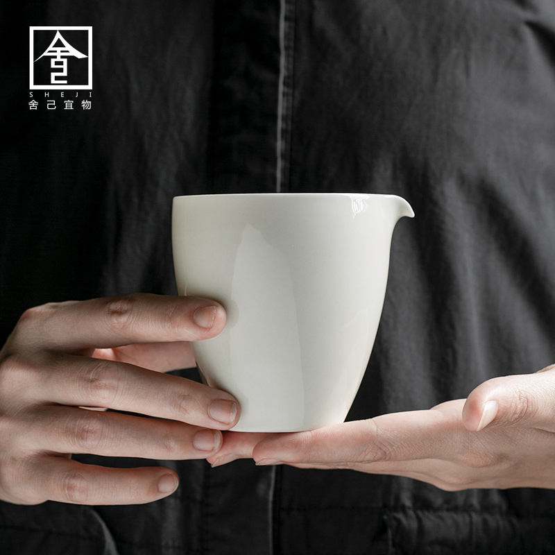 The Self - "appropriate plant ash content of jingdezhen ceramic fair keller manually points of tea and a cup of tea. A single tea Japanese sea