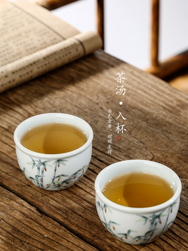 Jingdezhen hand - made master cup cup sample tea cup tea kungfu single cup pure manual archaize ceramic bowl is in use