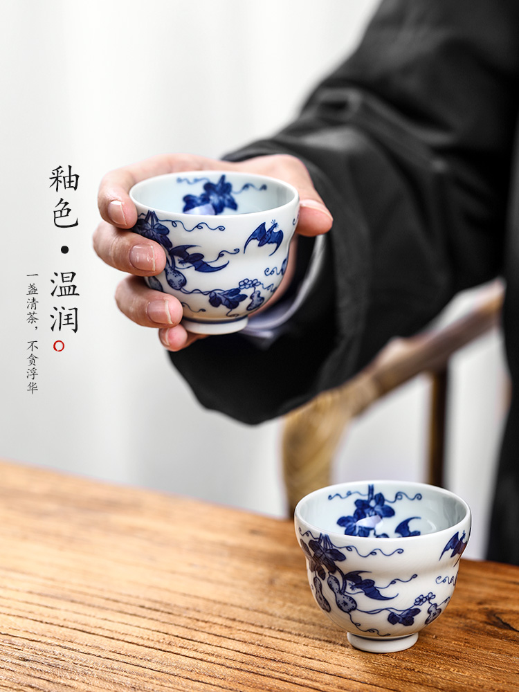 Jingdezhen blue and white master cup single CPU hand - made ceramic cups sample tea cup pure manual gourd high - end kung fu tea set