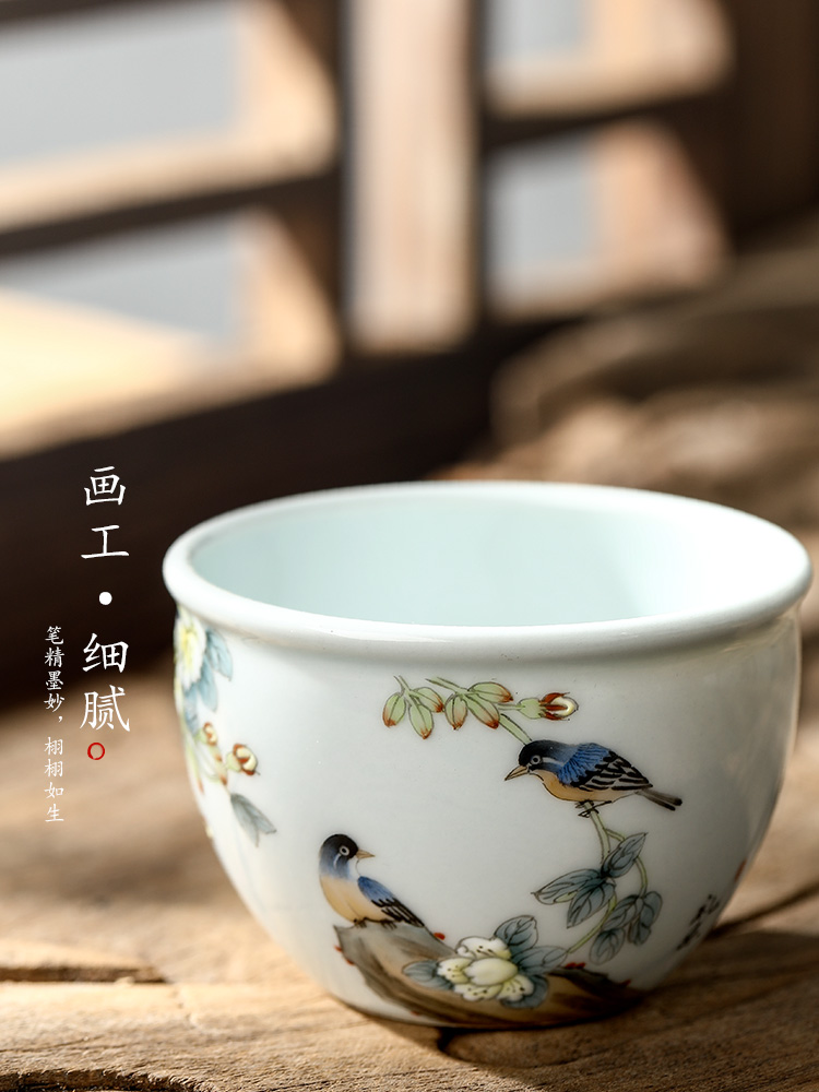 Jingdezhen pure manual master cup sample tea cup single CPU kung fu teacups hand - made flowers and birds famille rose porcelain bowl is in use