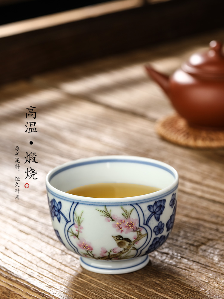 Jingdezhen hand - made peach blossom put water point master cup single cup pure manual blue - and - white kung fu tea tea set sample tea cup only