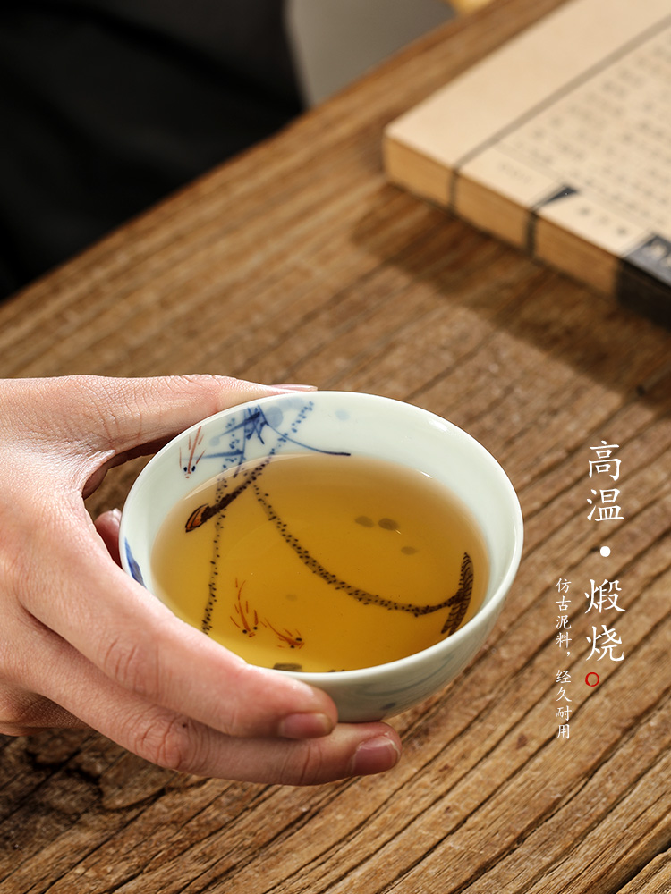 Jingdezhen hand - made porcelain teacup master cup single cup men 's checking sample tea cup restoring ancient ways is a single fish kung fu tea set