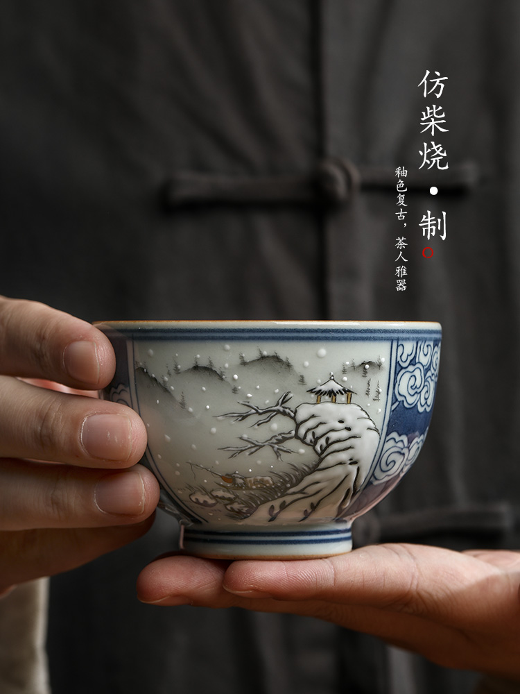 Jingdezhen blue and white master cup single CPU kung fu tea set checking ceramic teacups hand - made snow sample tea cup in use