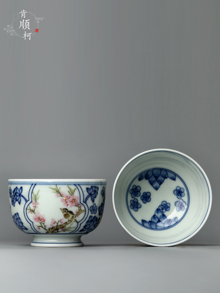 Jingdezhen hand - made peach blossom put water point master cup single cup pure manual blue - and - white kung fu tea tea set sample tea cup only
