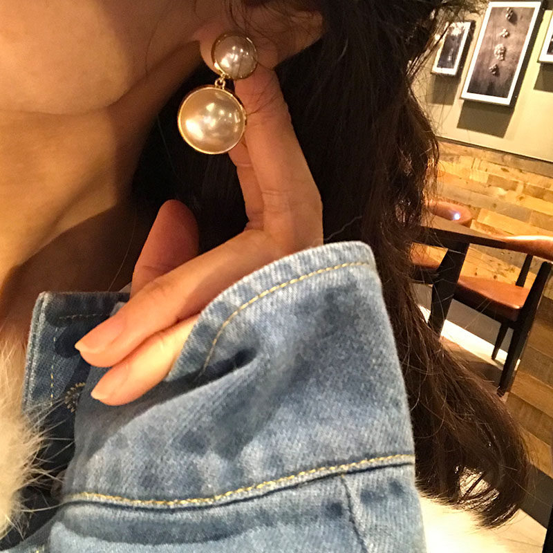 Pink size horse shell earrings imitation pearl temperament French personality 18mm super large aurora natural white shell bead earrings