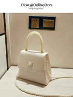 Темпераментный стиль «Белая камелия» Поставляется с длинной жемчужной цепочкой.