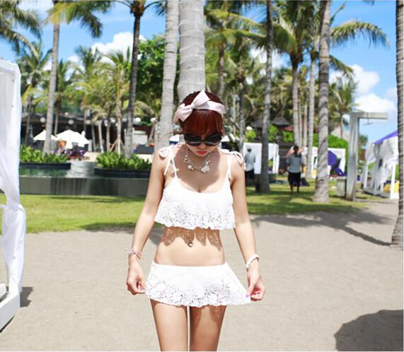 Terrybb đi Hàn Quốc mua váy ren trắng rỗng bikini xù váy chia đôi đồ bơi đẹp váy tắm biển