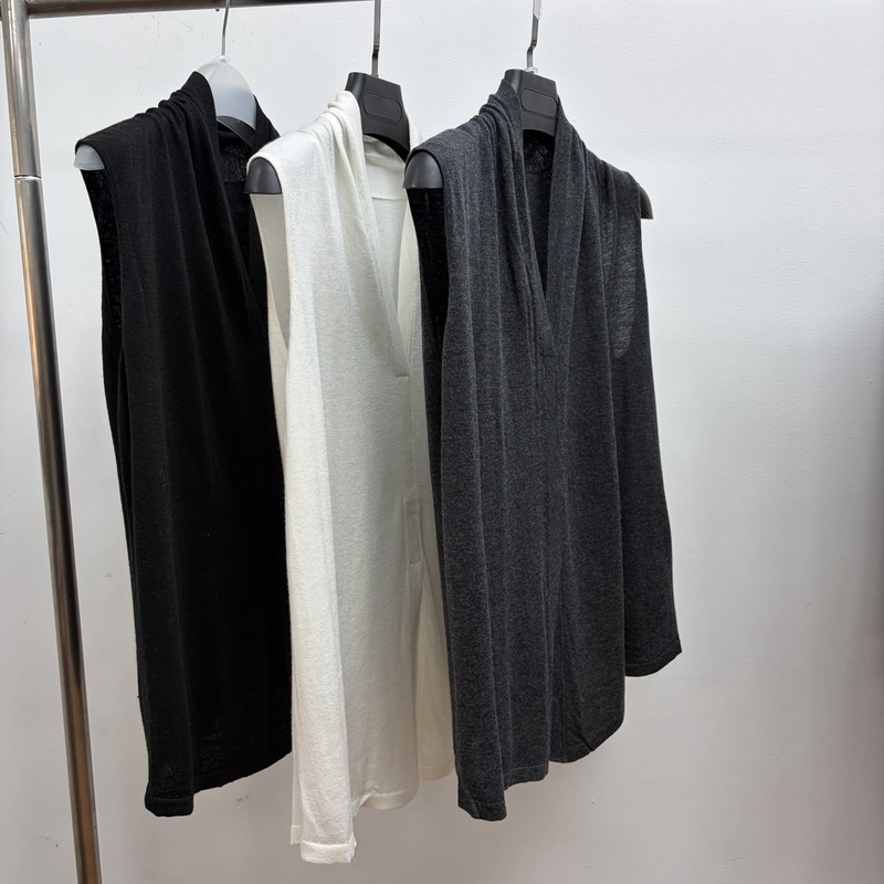 20% Merino Wool, Simple and Elegant Sleeveless Knit Vest, a Stylish Autumn Item