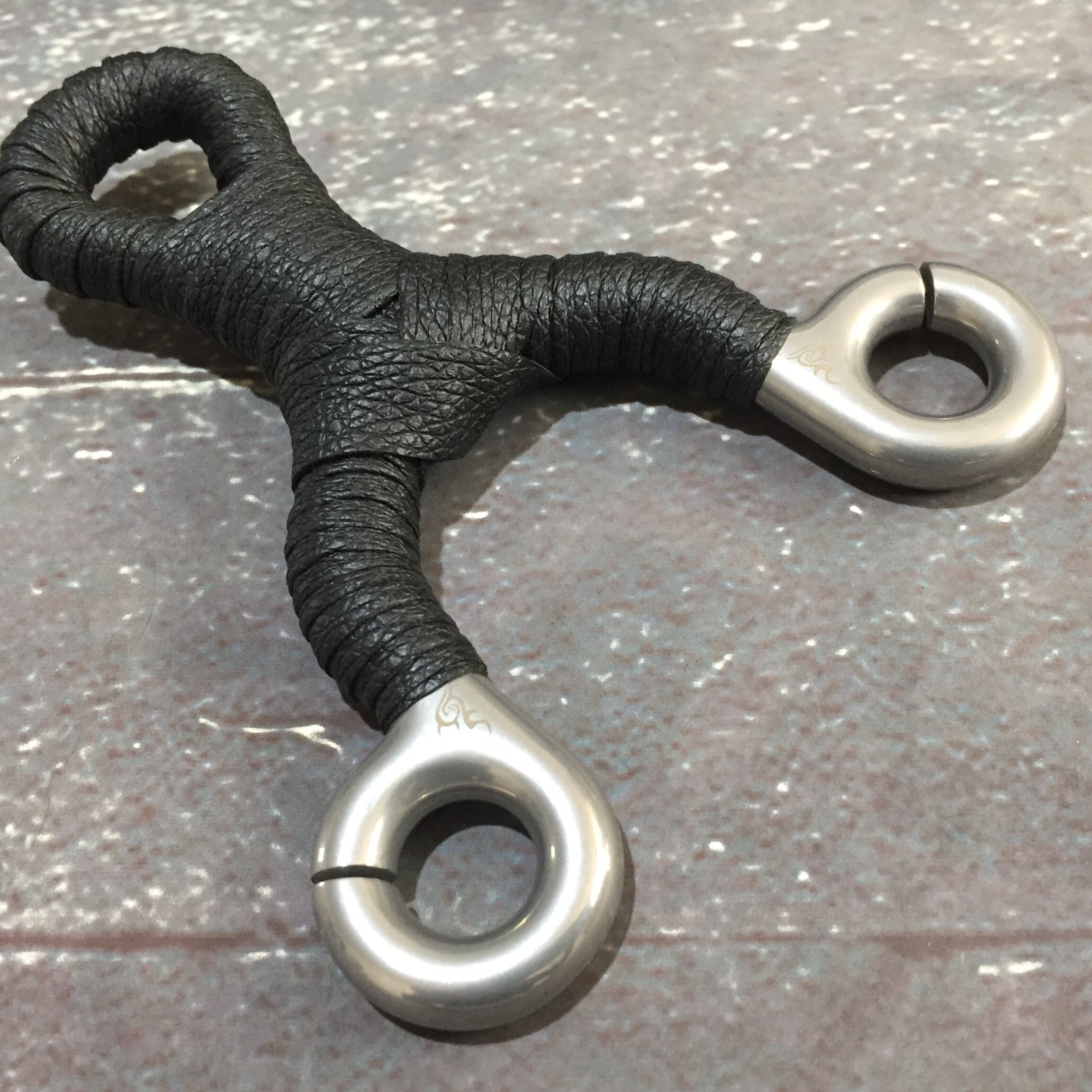 Polymorphism-free Skyu 440c 304 stainless steel straight eye - stone washing leather - band hose Tianxin slingshot authorization