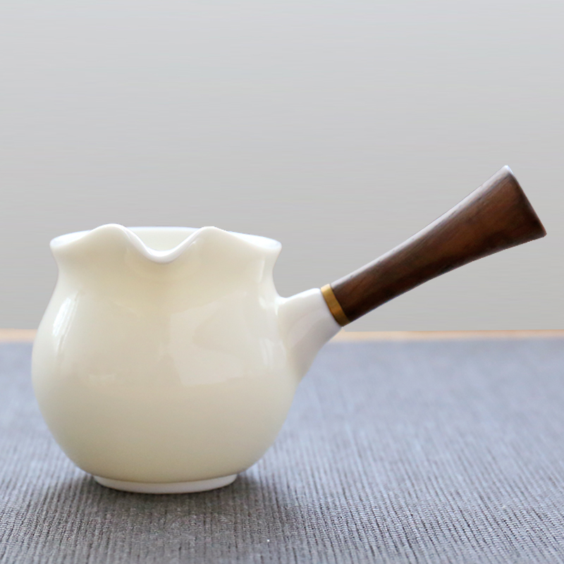 The Tang side brings the fair cup handmade goat fat white porcelain wood to the ceramic public cup sub-tea instrumental Gongfu tea with tea sea-Taobao