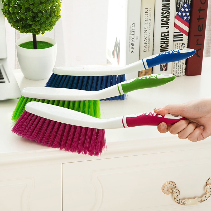 Sweep bed brush Household cute bed brush dust brush Sweep bed broom Anti-static brush Soft hair cleaning artifact