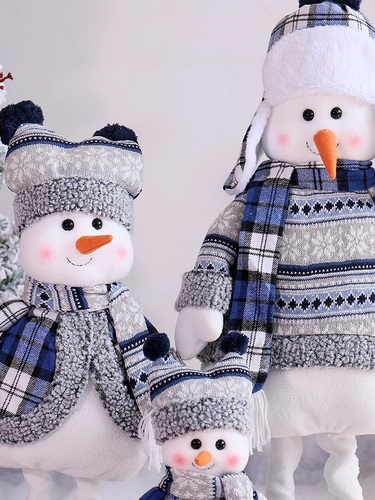 Купить товар Набор новогодних кукол, куклы на семью из трех человек, лось, снеговик, украшения Деда Мороза, новые украшения под елку