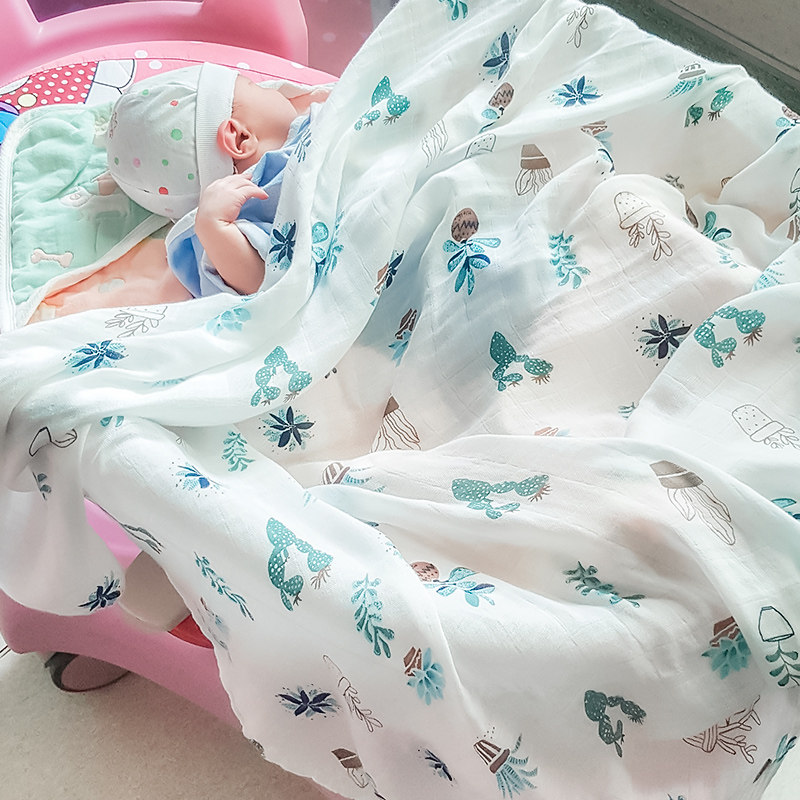 Newborn baby cuddled by newborn bag by birth room gauze swabbed towel Summer thin covered cloth small quilt cover blanket