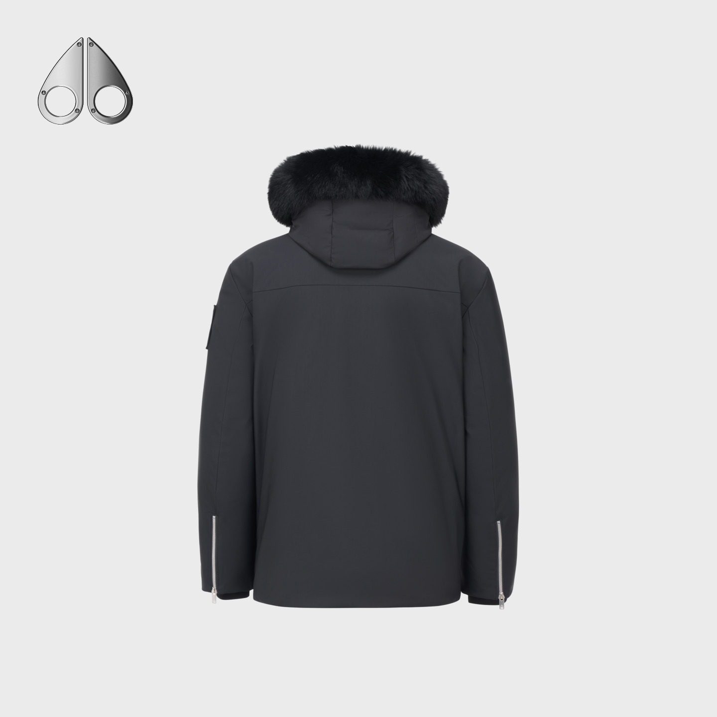 解密时尚界的温暖守护者：Moose Knuckles与小剪刀羽绒服的独特魅力