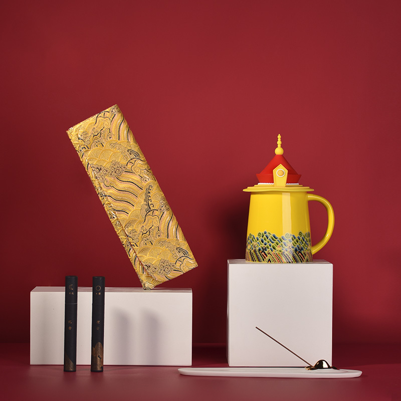 Jiangshan all the way to accompany Zen point incense seat Mid-Autumn Festival gifts to leaders practical gift sets for elders