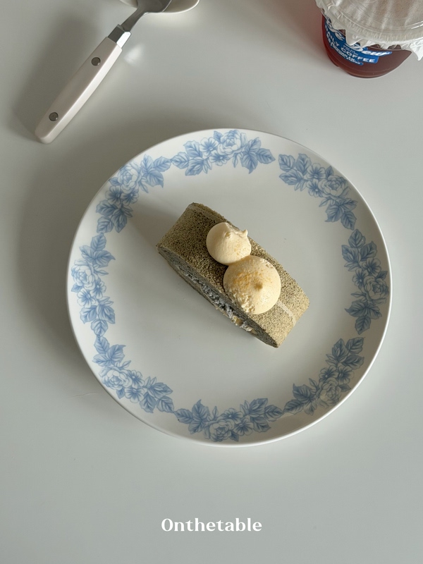 Onthetable-Blue Floral Ceramic High-Temperature Decal Ceramic Round Small Plate Dessert Plate Fruit Plate 8inch