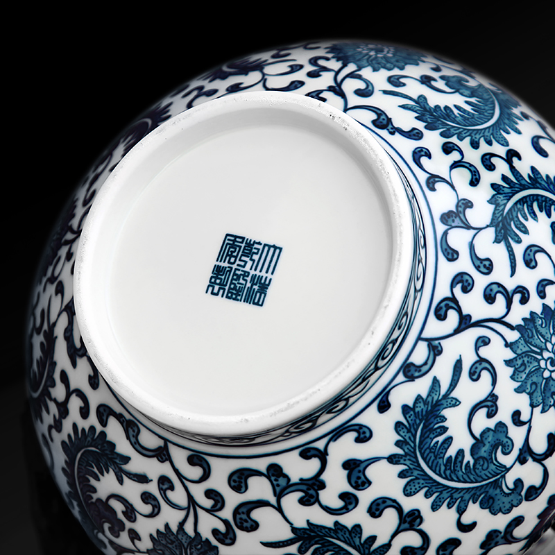 Hand - made Wan Shouteng flat, open bottles of blue and white porcelain is to industry