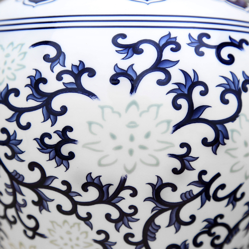To industry large blue and white lotus flower and exquisite mei bottle