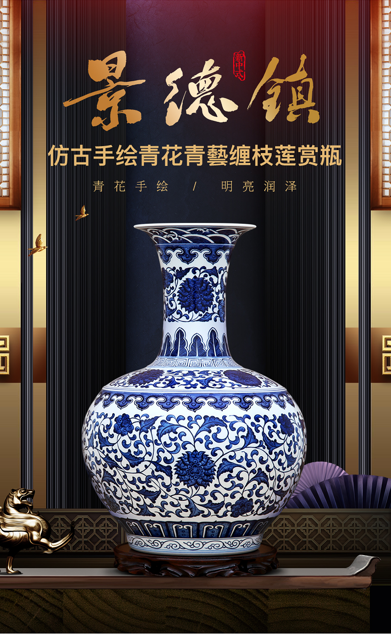 To the blue - and - white porcelain industry hand by hand throwing lotus flower design