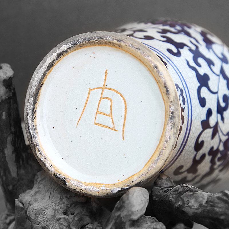 Blue and white porcelain of jingdezhen ceramics glaze cracks general tank storage place of Chinese style household archaized decorations sitting room
