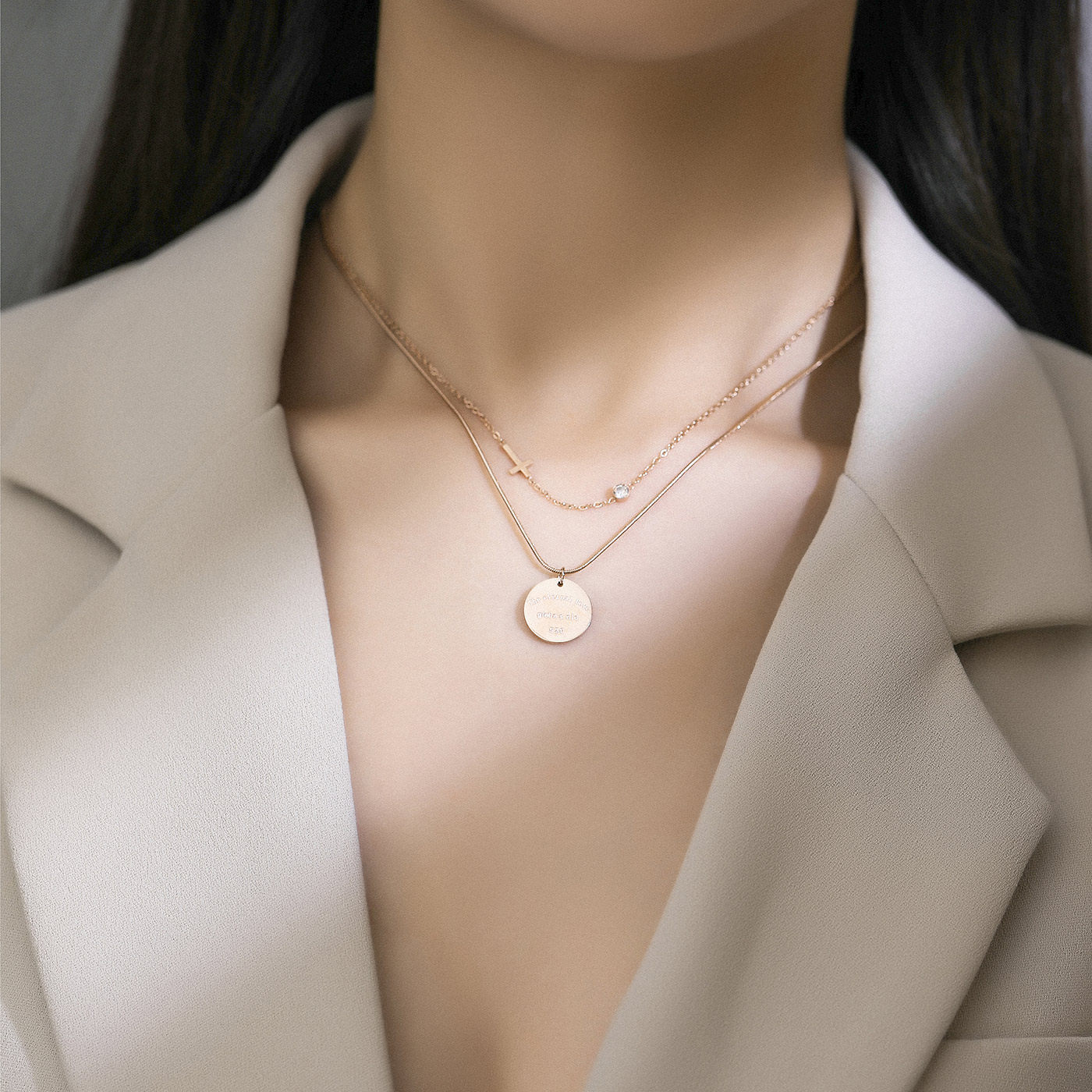 Letter Round Card Necklace Female Damp Net Red Temperament Rose Gold Titanium Steel Lock Bones Chain Ins Lukewarm Wind without fade pendant
