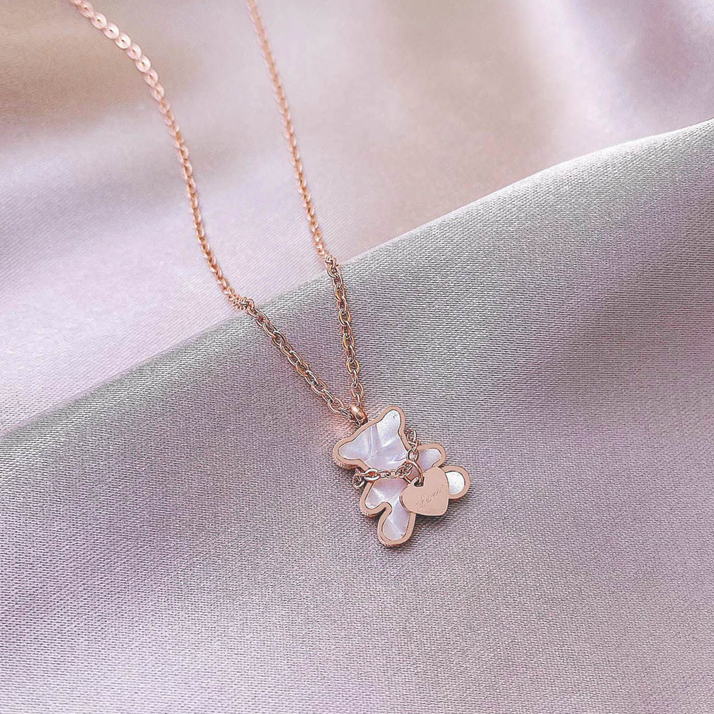 Shell 2021 Small Bear Necklace Woman Superior Not Fall Color Sweater Necklace Titanium Steel Collarbone Chain Small Crowd Design Sense Pendant