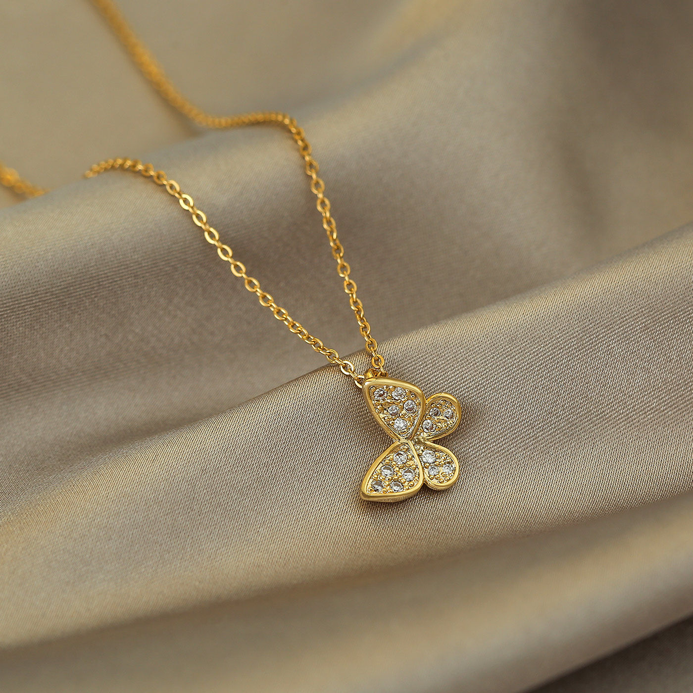 Fashion New Butterfly Necklace Woman K Golden Niche Design Sensation 2021 Temperament 100 Hitch Lock Bone Chain Chains Net Red