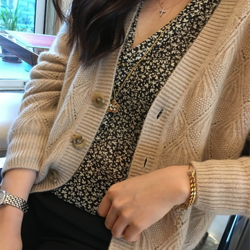 Diamond Gallows Hollowed-out Knit Cardiovert Jacket Woman 2020 Chunqiu New V collar Lazy Wind loose sweater outwear