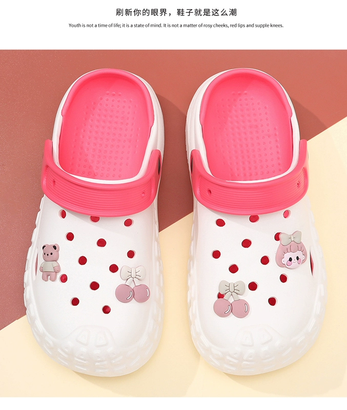 Giày Croc Áo khoác ngoài mùa hè cho nữ 2024 Mới Đế mềm chống trượt Phòng mổ Baotou Dép đi biển với cảm giác chết tiệt