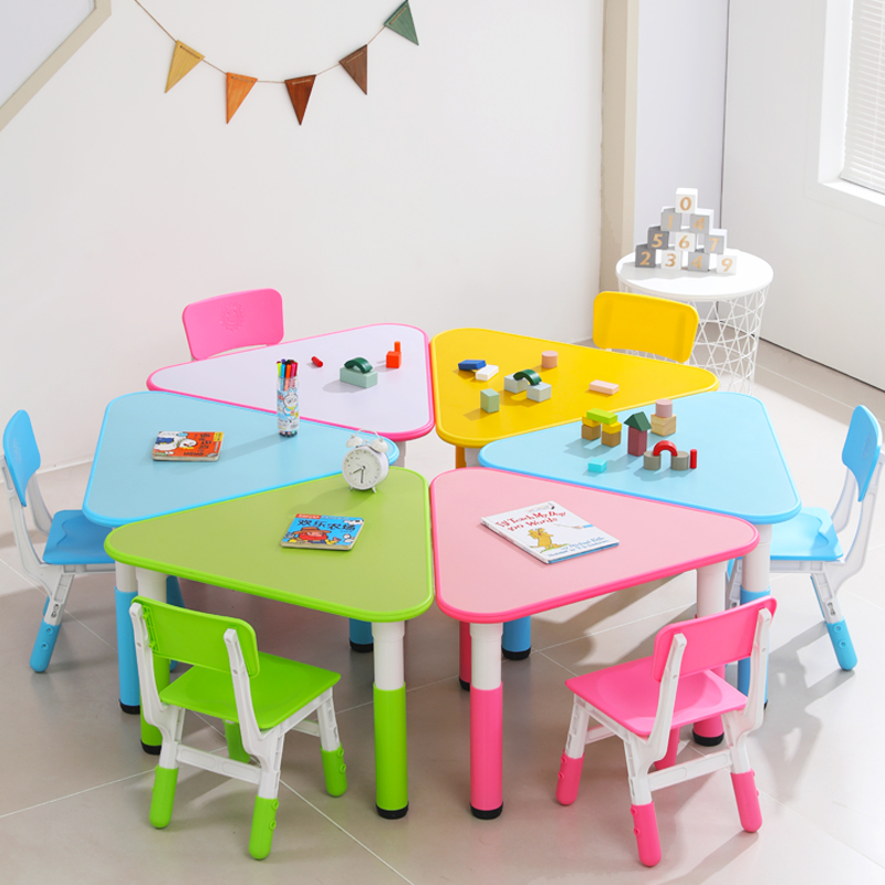 Children's drawing graffiti table kindergarten triangle combination can lift multi-function game learning creative table and chair set