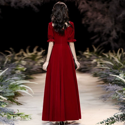 Вечернее платье, красная юбка