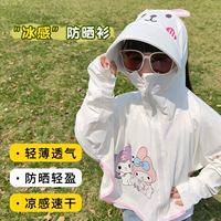 Белая маленькая красота и маленькая библиотека