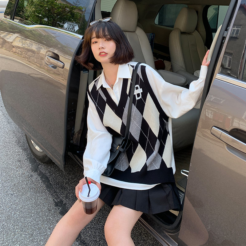 Masisi micro fat big size fat mm College wind fake two shirt Women autumn loose thin V collar design sense shirt