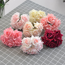 Hommage à la main Célébration de mariage Rose Bouquet Emulation 5 têtes Curl Rose Home Decoration Fake Flower Props Hand Feel Moisturizing