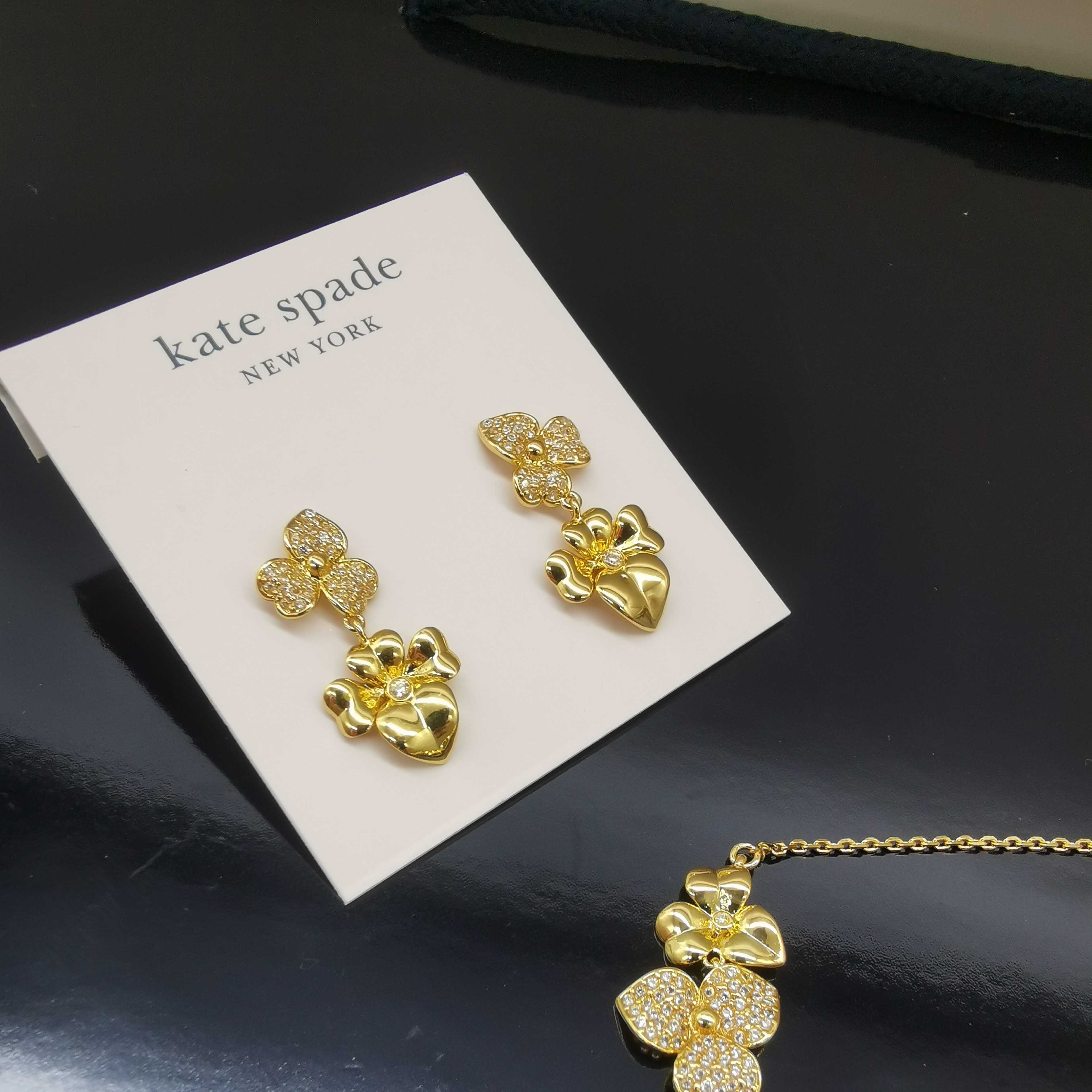 Europe and the United States ks advanced sense fashion Joker earrings 2020 new tide real gold plating non-fading earrings female earrings