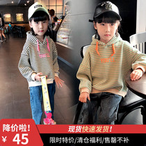 Girls striped sweater 2020 autumn and winter new Korean version of the little girl plus velvet top children thickened short hoodie