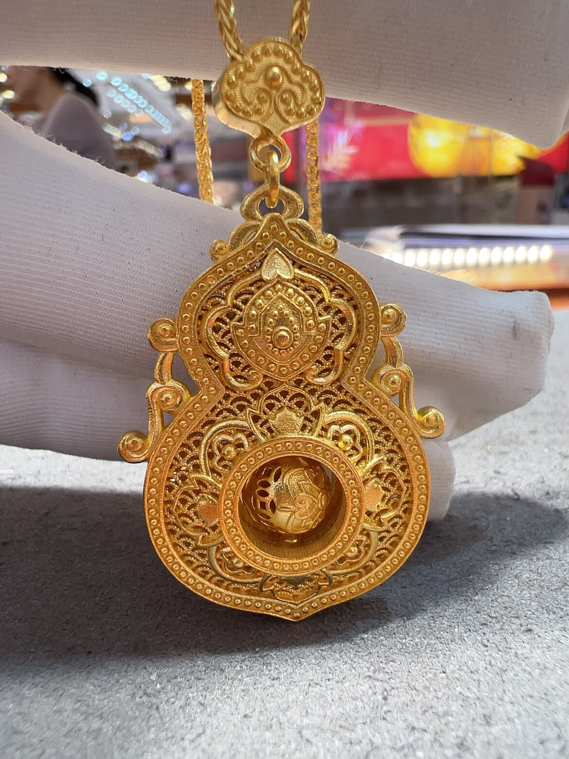 水贝黄金足金999古法人生四美葫芦项链吊坠，按克卖的话适合送给男友或女友吗？-计价黄金吊坠-淘宝好物网