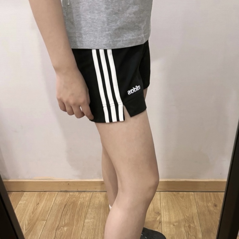 Adidas Casual Slim Fit Comfortable Training Shorts Women's Adidas Three-Stripe Shorts Dp2405