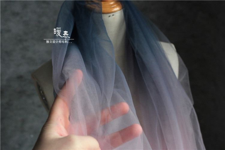 Gradient lưới gạc liệu ánh sáng màu xanh dốc đạn lỗ thông qua vi bột áo choàng chiếc váy thiết kế thời trang vải sáng tạo - Vải vải tự làm vải thun sọc
