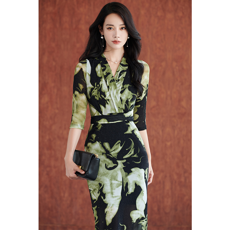 Shiny, Light and Luxurious Breathable Mesh Hip-Hugging Skirt, Green Smudged Elegant Printed V-Neck Waist-Cinching Wrap Dress for Women Shiny, Light and Luxurious Breathable Mesh Hip-Hugging Skirt, Green Smudged Elegant Printed V-Neck Waist-Cinching Wrap Dress for Women
