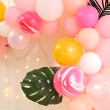 Воздушный шар, брендовая цепь, вечернее платье, наряжаться